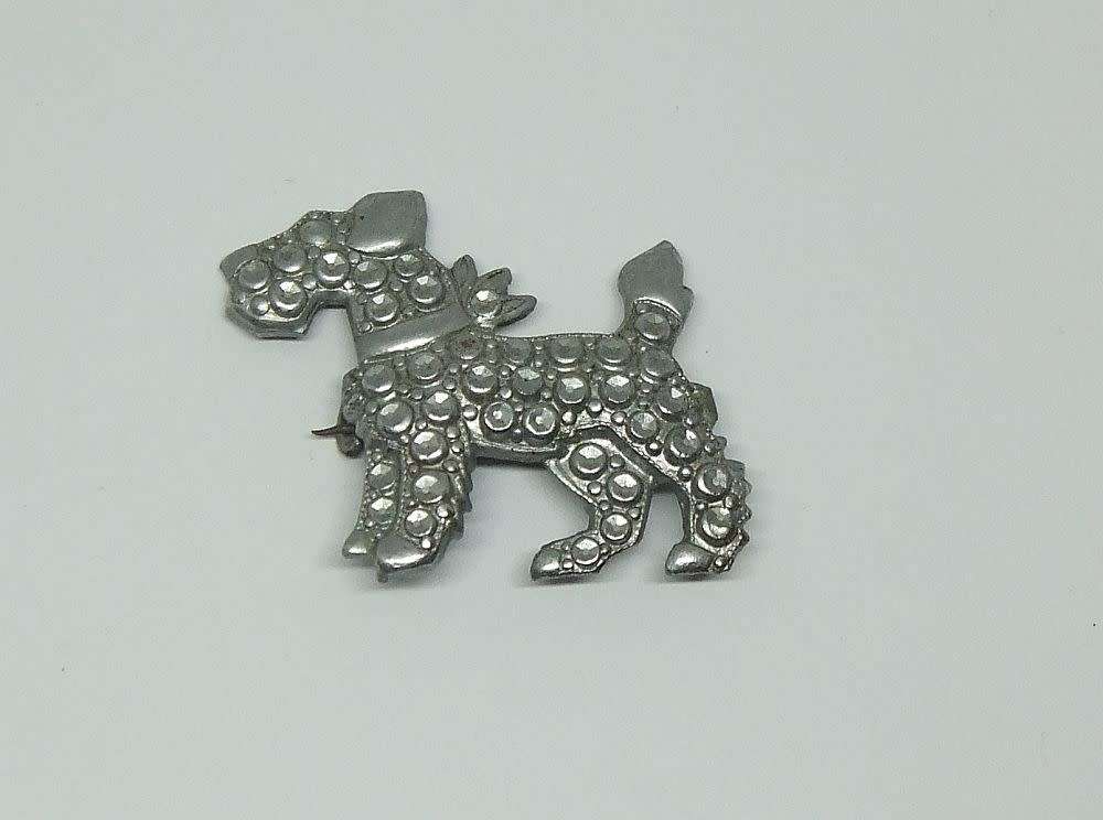 VINTAGE METAL DOGGY BROOCH