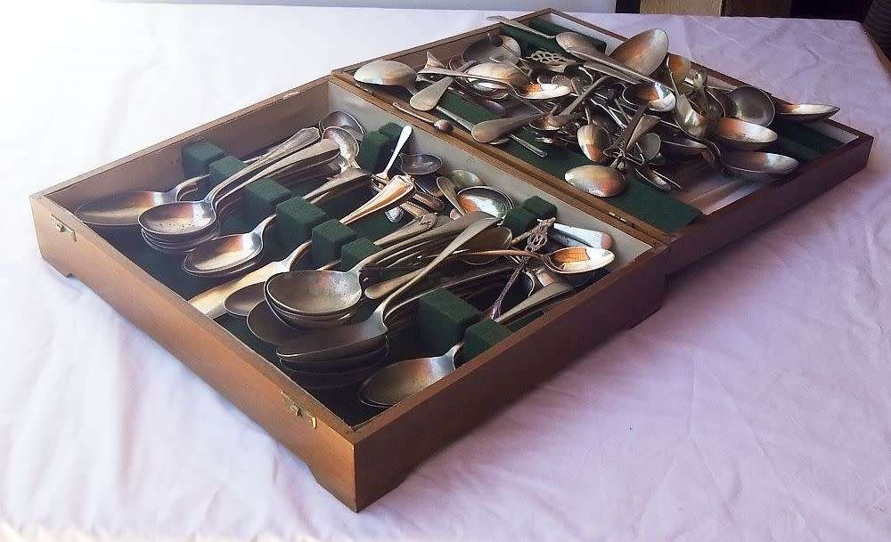 COOL DEAL !! OVER 100 PIECES OF VINTAGE / ANTIQUE CUTLERY IN AN OLD ART DECO WOODEN CANTEEN BOX !!