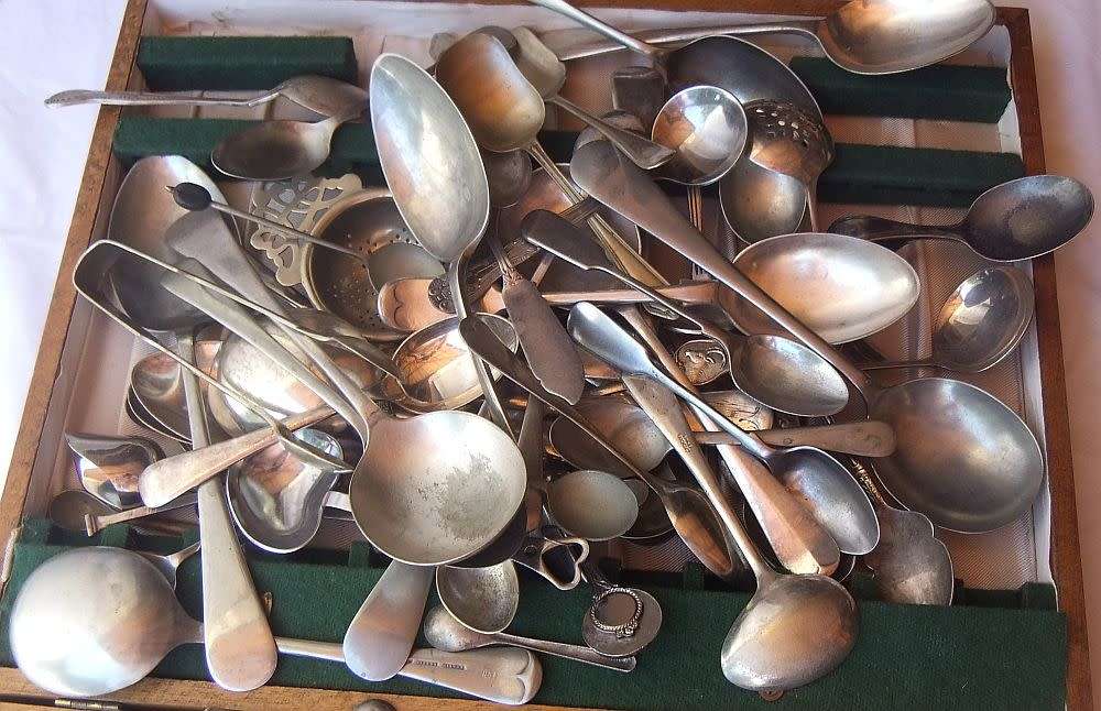 COOL DEAL !! OVER 100 PIECES OF VINTAGE / ANTIQUE CUTLERY IN AN OLD ART DECO WOODEN CANTEEN BOX !!
