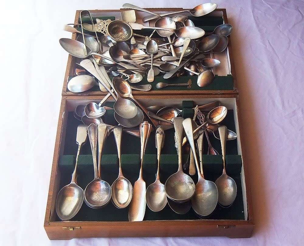 COOL DEAL !! OVER 100 PIECES OF VINTAGE / ANTIQUE CUTLERY IN AN OLD ART DECO WOODEN CANTEEN BOX !!