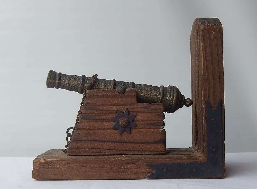SO RUSTIC !! ONE VINTAGE WOODEN BOOKEND WITH PATTERNED METAL CANNON !! AS A DESKPIECE OR PROJECT !!