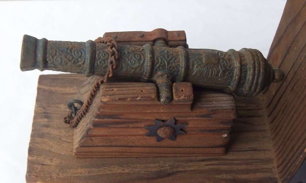 SO RUSTIC !! ONE VINTAGE WOODEN BOOKEND WITH PATTERNED METAL CANNON !! AS A DESKPIECE OR PROJECT !!