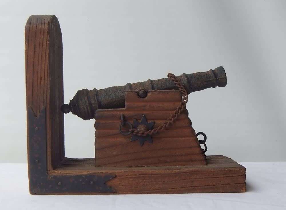 SO RUSTIC !! ONE VINTAGE WOODEN BOOKEND WITH PATTERNED METAL CANNON !! AS A DESKPIECE OR PROJECT !!