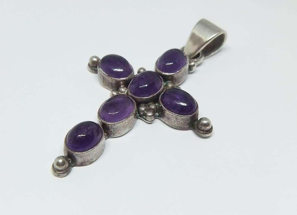 WOW !! A STUNNING SOLID STERLING SILVER CROSS PENDANT SET WITH CABOCHON AMETHYSTS !! LOOK !!
