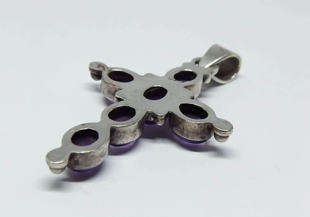 WOW !! A STUNNING SOLID STERLING SILVER CROSS PENDANT SET WITH CABOCHON AMETHYSTS !! LOOK !!