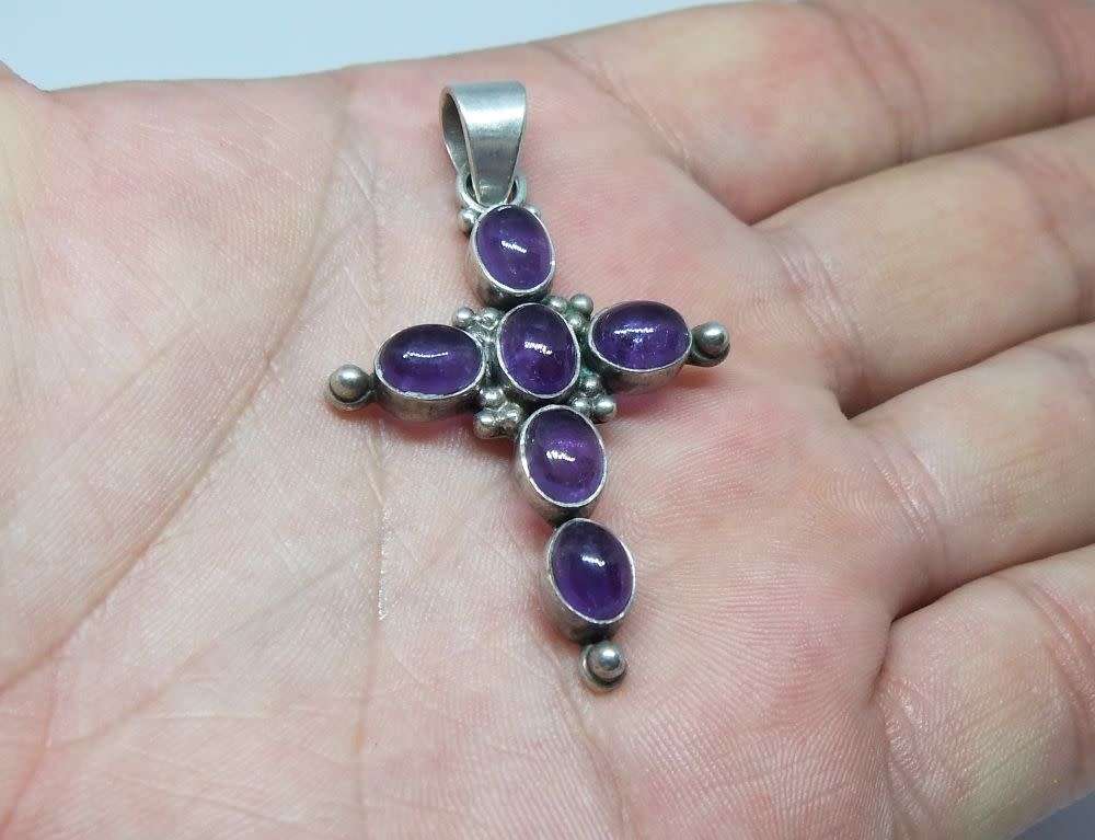 WOW !! A STUNNING SOLID STERLING SILVER CROSS PENDANT SET WITH CABOCHON AMETHYSTS !! LOOK !!