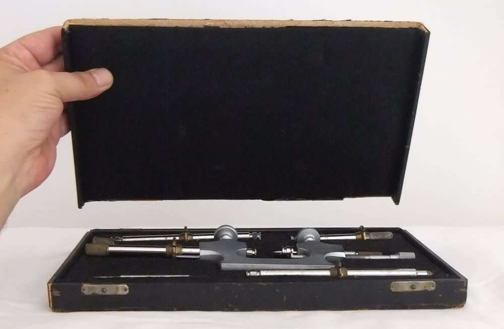 RARE FIND !! AN ANTIQUE WATCHMAKERS SWIVEL LATHE TOOL IN GOOD CONDITION !! PLUS ACCESSORIES !!