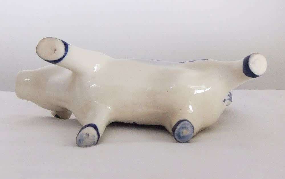 KYK !! A FABULOUS VINTAGE DUTCH DELFT STYLE COW SHAPED CREAMER WITH HAND PAINTED DECORATION !!