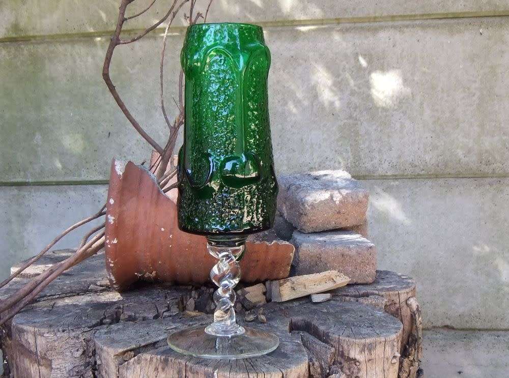 A REMARKABLE VINTAGE 1970`S TEXTURED DARK GREEN GLASS VASE WITH AN EYE CATCHING TWISTED STEM !!