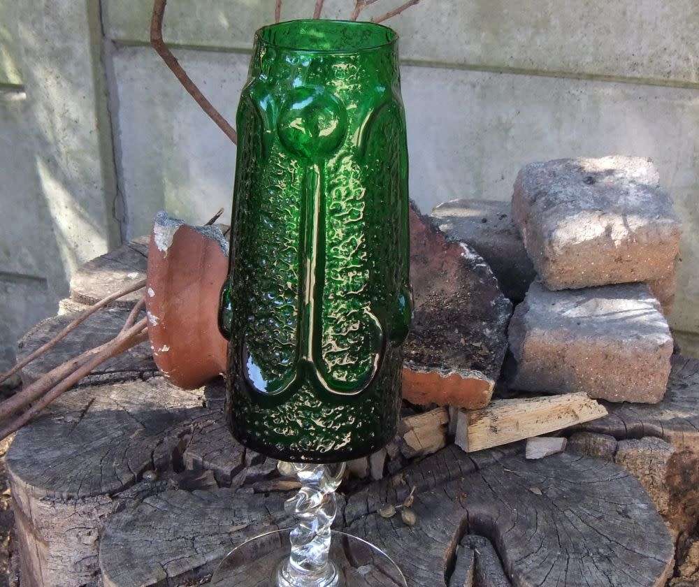 A REMARKABLE VINTAGE 1970`S TEXTURED DARK GREEN GLASS VASE WITH AN EYE CATCHING TWISTED STEM !!