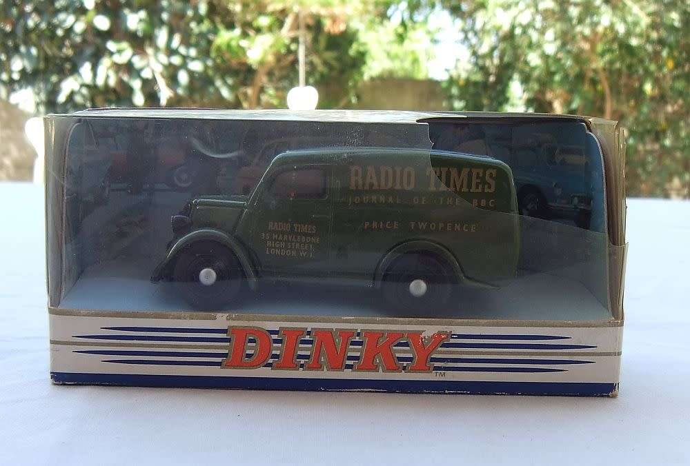 A VINTAGE DIE CAST METAL MODEL OF THE 1950 FORD E83W 10 CWT VAN BY MATCHBOX DINKY COLLECTION