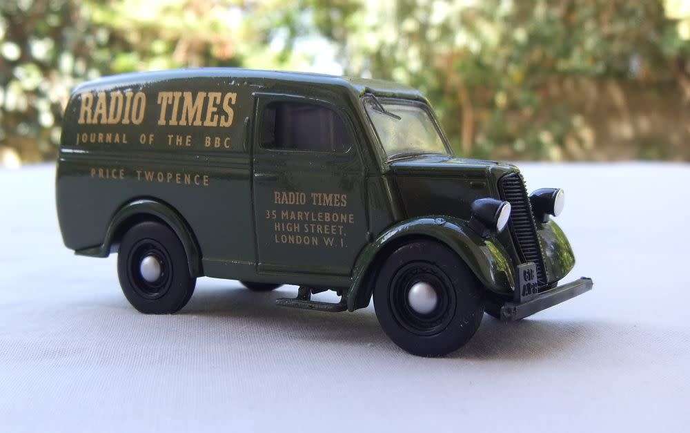 A VINTAGE DIE CAST METAL MODEL OF THE 1950 FORD E83W 10 CWT VAN BY MATCHBOX DINKY COLLECTION