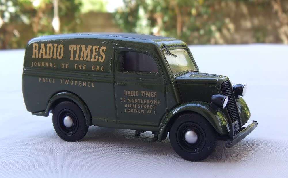 A VINTAGE DIE CAST METAL MODEL OF THE 1950 FORD E83W 10 CWT VAN BY MATCHBOX DINKY COLLECTION
