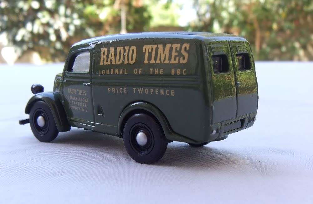 A VINTAGE DIE CAST METAL MODEL OF THE 1950 FORD E83W 10 CWT VAN BY MATCHBOX DINKY COLLECTION