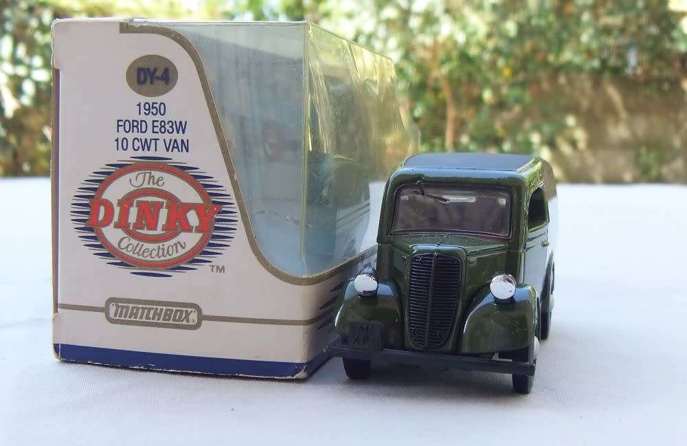 A VINTAGE DIE CAST METAL MODEL OF THE 1950 FORD E83W 10 CWT VAN BY MATCHBOX DINKY COLLECTION