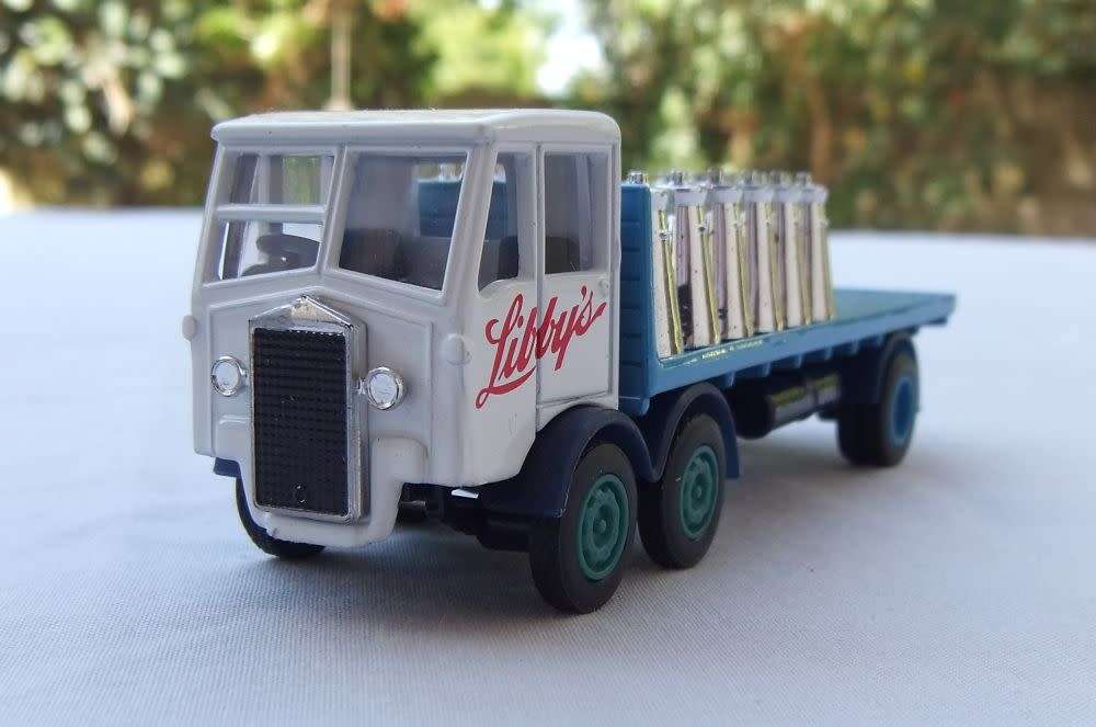 A VINTAGE DIE CAST METAL MODEL OF THE 1939 ALBION 10 TON CX27 TRUCK BY MATCHBOX MODELS OF YESTERYEAR
