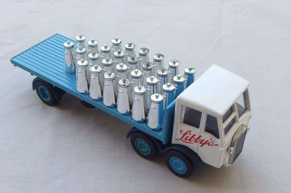 A VINTAGE DIE CAST METAL MODEL OF THE 1939 ALBION 10 TON CX27 TRUCK BY MATCHBOX MODELS OF YESTERYEAR