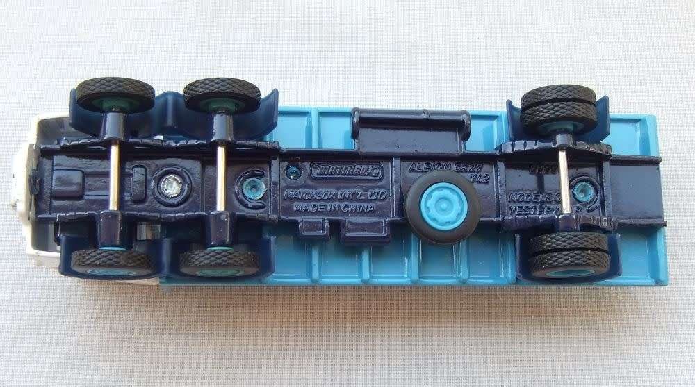 A VINTAGE DIE CAST METAL MODEL OF THE 1939 ALBION 10 TON CX27 TRUCK BY MATCHBOX MODELS OF YESTERYEAR