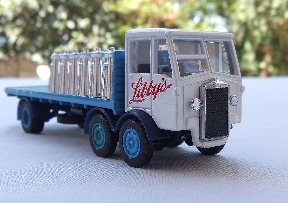 A VINTAGE DIE CAST METAL MODEL OF THE 1939 ALBION 10 TON CX27 TRUCK BY MATCHBOX MODELS OF YESTERYEAR