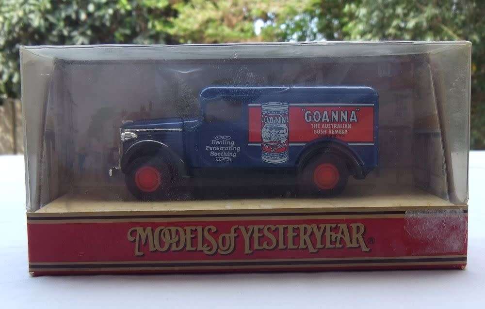 A VINTAGE DIE CAST METAL MODEL OF THE 1937 G.M.C VAN BY MATCHBOX MODELS OF YESTERYEAR