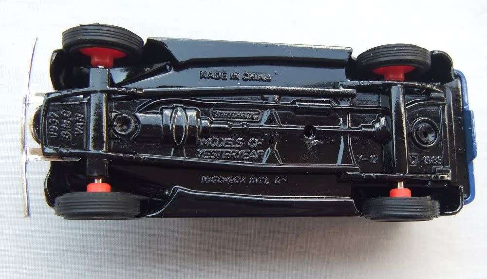 A VINTAGE DIE CAST METAL MODEL OF THE 1937 G.M.C VAN BY MATCHBOX MODELS OF YESTERYEAR