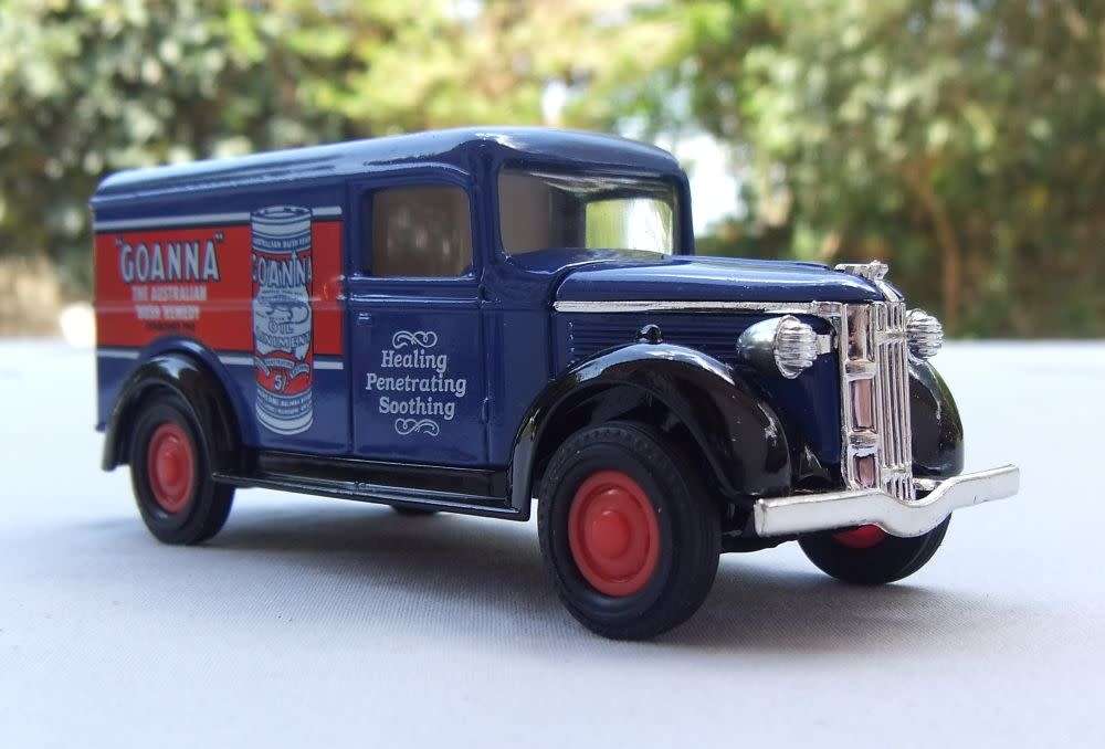 A VINTAGE DIE CAST METAL MODEL OF THE 1937 G.M.C VAN BY MATCHBOX MODELS OF YESTERYEAR