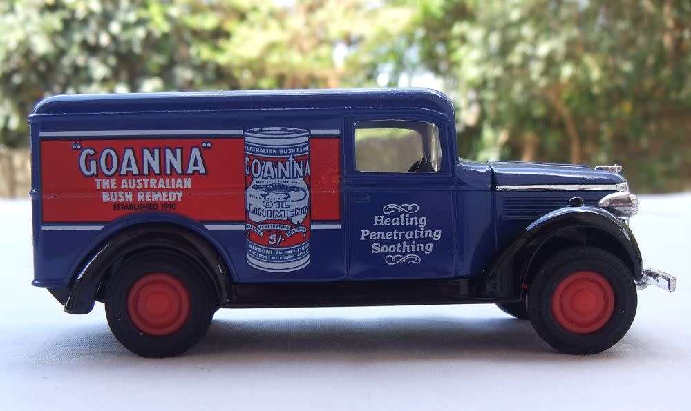 A VINTAGE DIE CAST METAL MODEL OF THE 1937 G.M.C VAN BY MATCHBOX MODELS OF YESTERYEAR
