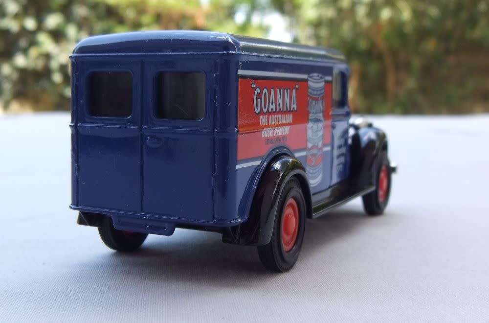 A VINTAGE DIE CAST METAL MODEL OF THE 1937 G.M.C VAN BY MATCHBOX MODELS OF YESTERYEAR