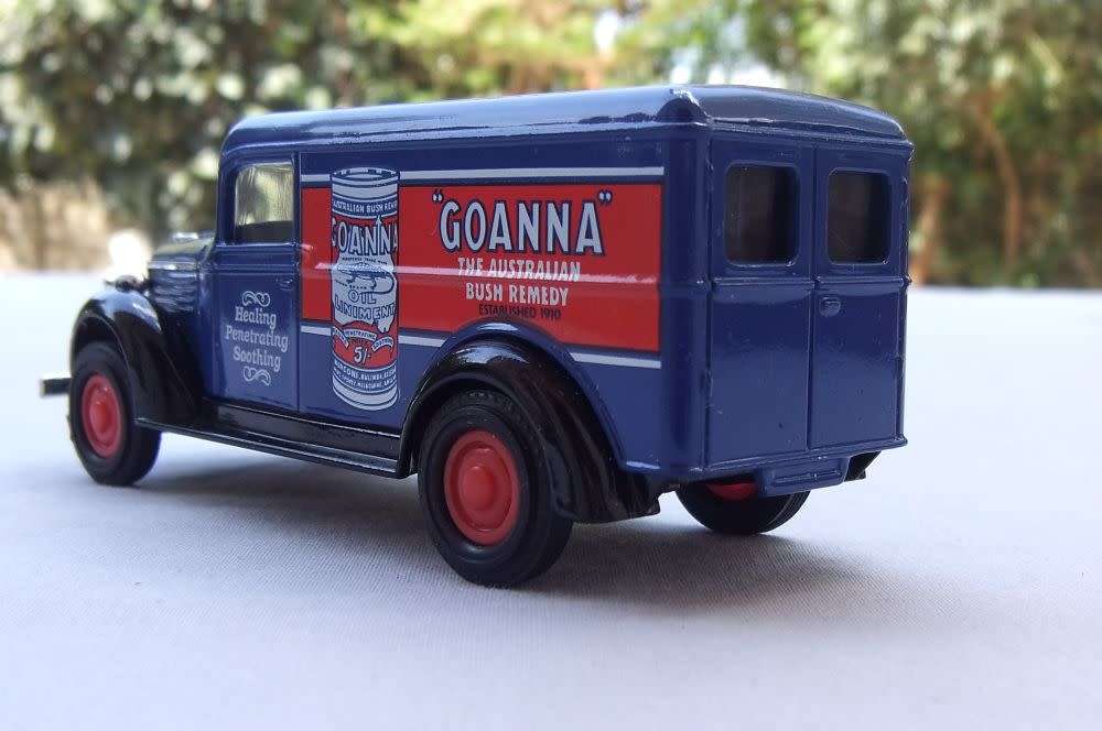 A VINTAGE DIE CAST METAL MODEL OF THE 1937 G.M.C VAN BY MATCHBOX MODELS OF YESTERYEAR