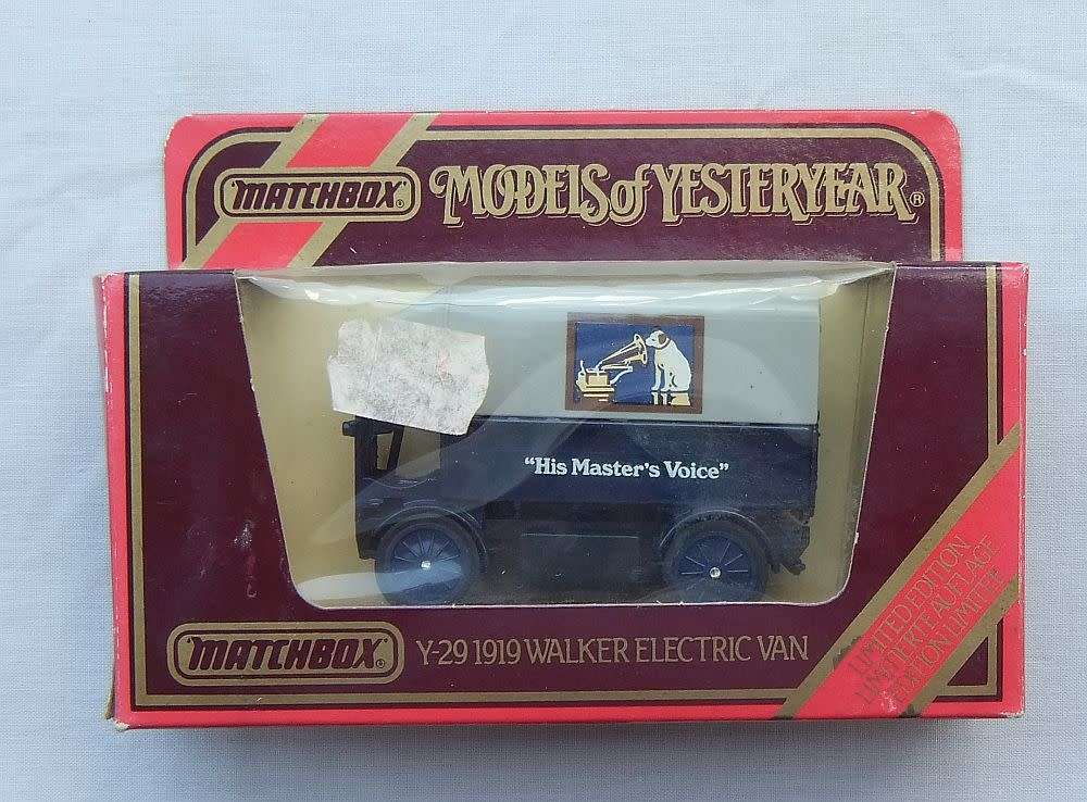 A VINTAGE DIE CAST METAL MODEL OF THE 1919 WALKER ELEKTRO-LIEFERWAGEN BY MATCHBOX