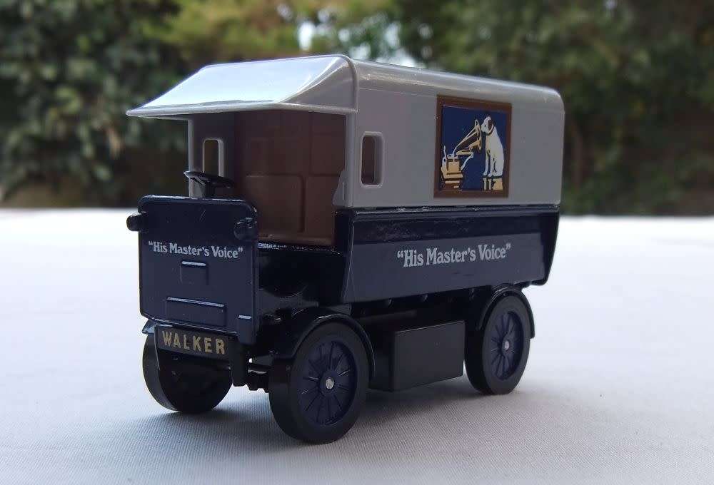 A VINTAGE DIE CAST METAL MODEL OF THE 1919 WALKER ELEKTRO-LIEFERWAGEN BY MATCHBOX