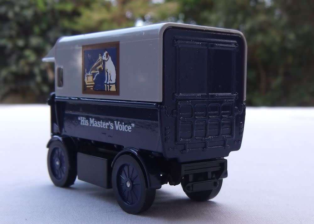 A VINTAGE DIE CAST METAL MODEL OF THE 1919 WALKER ELEKTRO-LIEFERWAGEN BY MATCHBOX