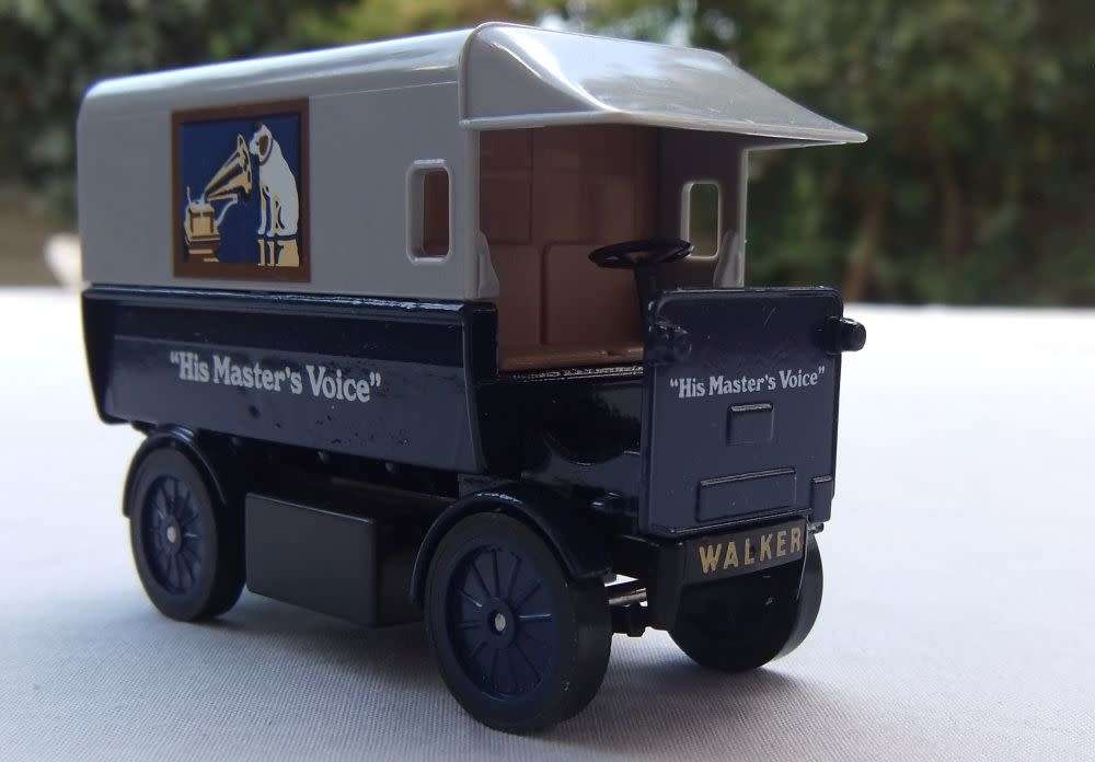A VINTAGE DIE CAST METAL MODEL OF THE 1919 WALKER ELEKTRO-LIEFERWAGEN BY MATCHBOX