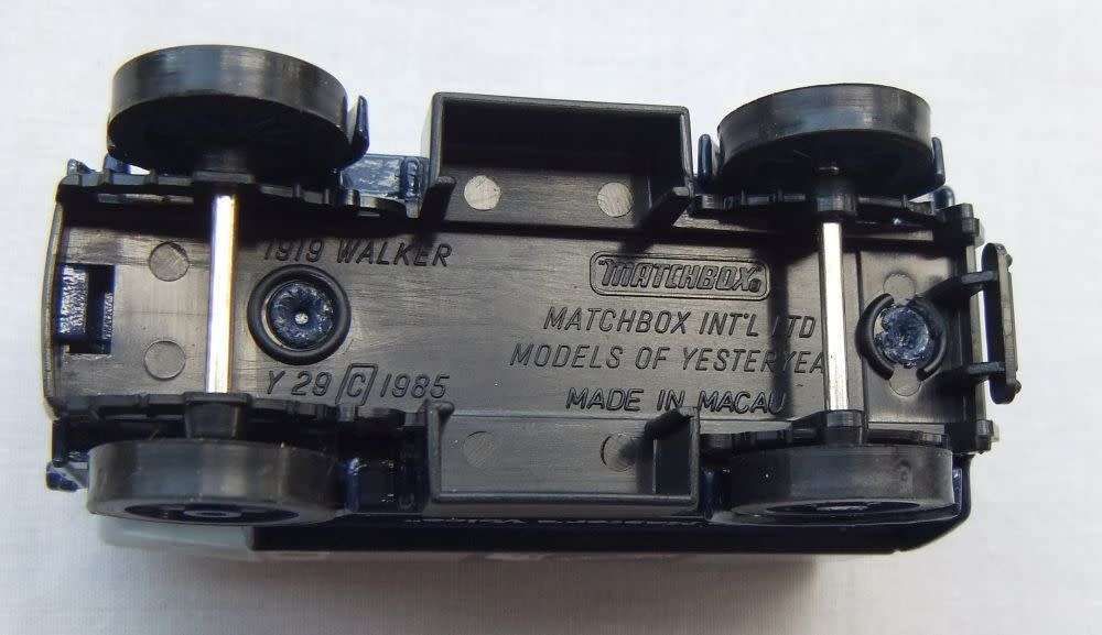 A VINTAGE DIE CAST METAL MODEL OF THE 1919 WALKER ELEKTRO-LIEFERWAGEN BY MATCHBOX