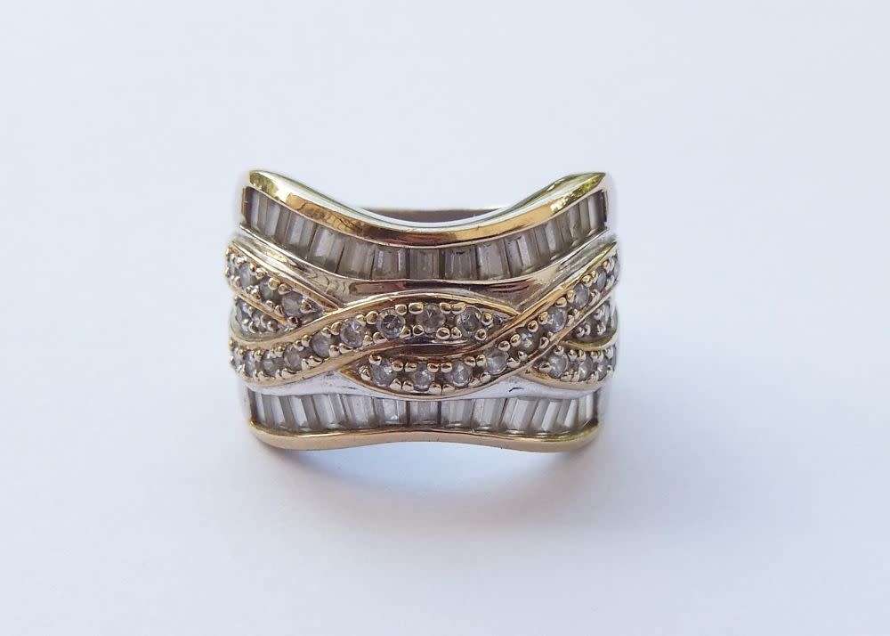 AN ABSOLUTELY GORGEOUS SOLID STERLING SILVER DESIGNER RING WITH GOLDEN ACCENTS !! BAGUETTE CUT !!