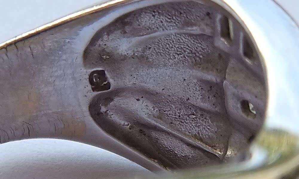 AN ABSOLUTELY GORGEOUS SOLID STERLING SILVER DESIGNER RING WITH GOLDEN ACCENTS !! BAGUETTE CUT !!