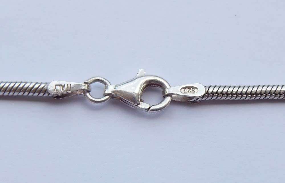 WOW !! A FABULOUS GENUINE ITALIAN STERLING SILVER SNAKE STYLE NECKLACE IN EXCELLENT CONDITION !!