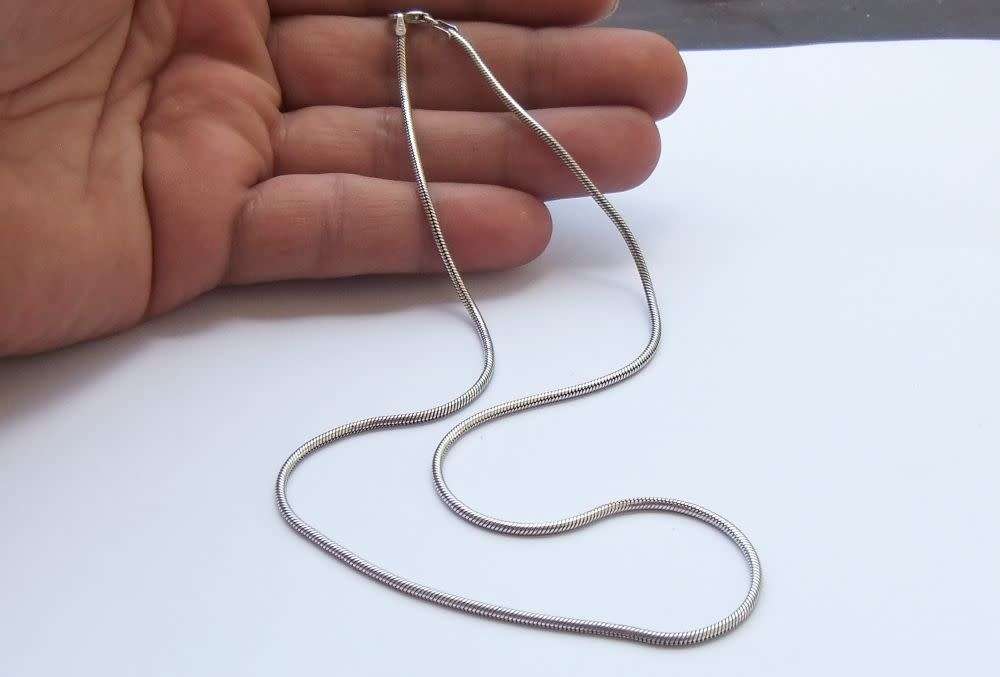 WOW !! A FABULOUS GENUINE ITALIAN STERLING SILVER SNAKE STYLE NECKLACE IN EXCELLENT CONDITION !!