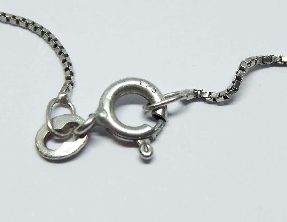 WOW !! AN UNUSUALLY DESIGNED SOLID STERLING SILVER CROSS PENDANT WITH A STERLING SILVER NECKLACE !!