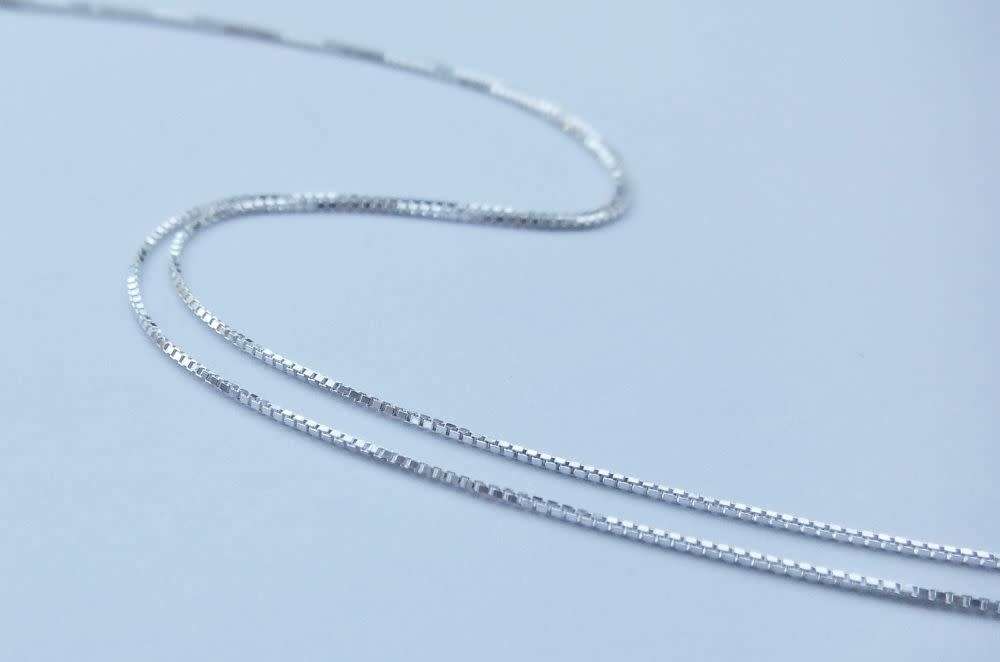 A genuine sterling silver necklace and genuine Mabe pearl pendant - Brand new - Boxed