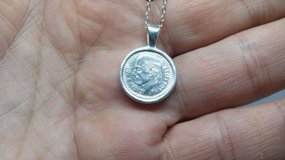 A sterling silver necklace with a sterling silver coin pendant + sterling silver Claddagh ring - NEW