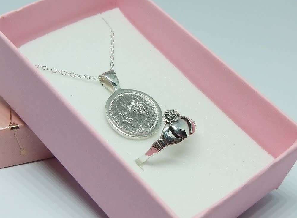 A sterling silver necklace with a sterling silver coin pendant + sterling silver Claddagh ring - NEW