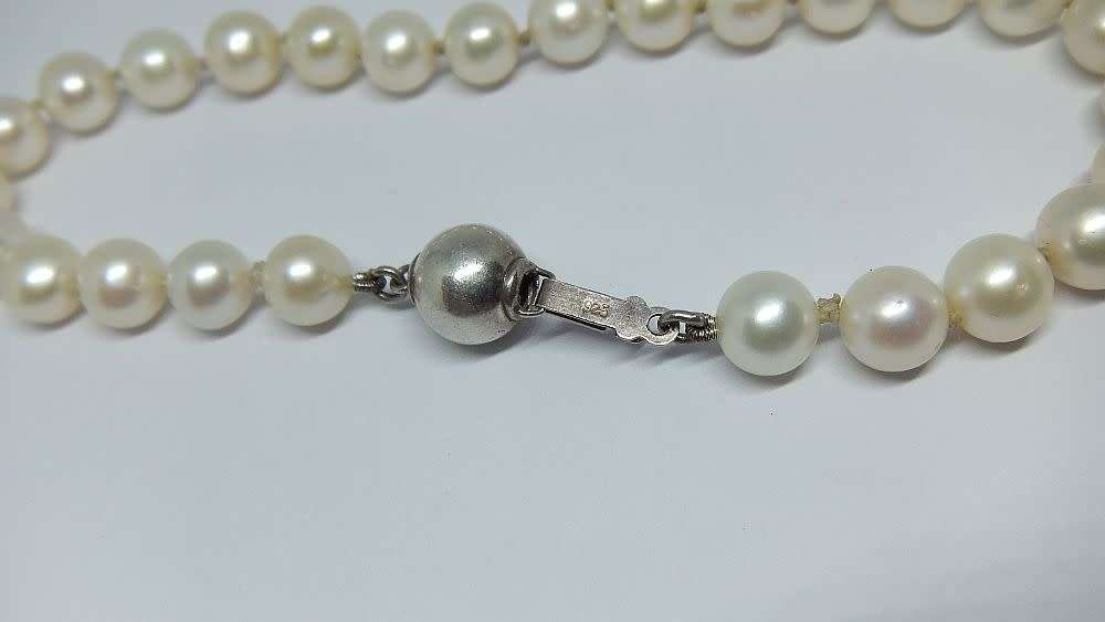 A genuine pearl bracelet with a vintage style sterling silver orb clasp in excellent condition