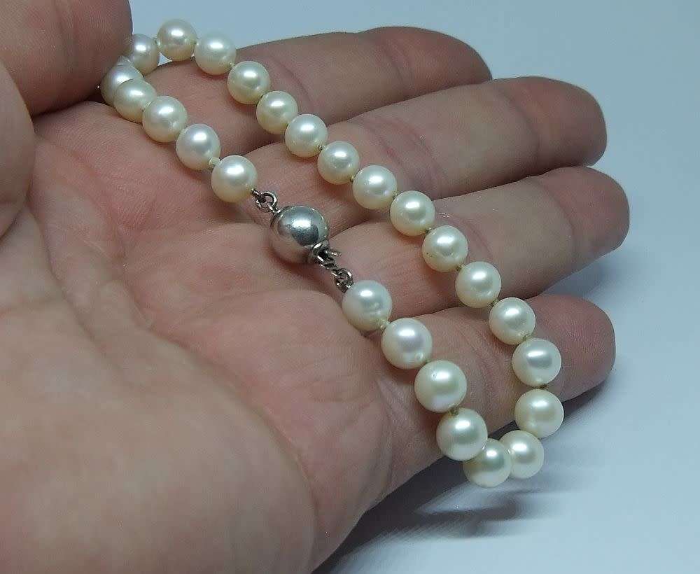 A genuine pearl bracelet with a vintage style sterling silver orb clasp in excellent condition