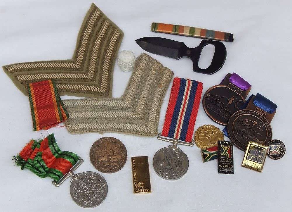 A little joblot of vintage and WW2 era collectables - bid for the lot