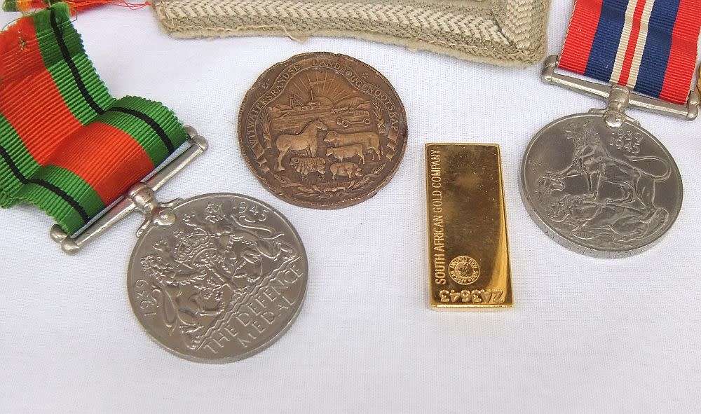 A little joblot of vintage and WW2 era collectables - bid for the lot