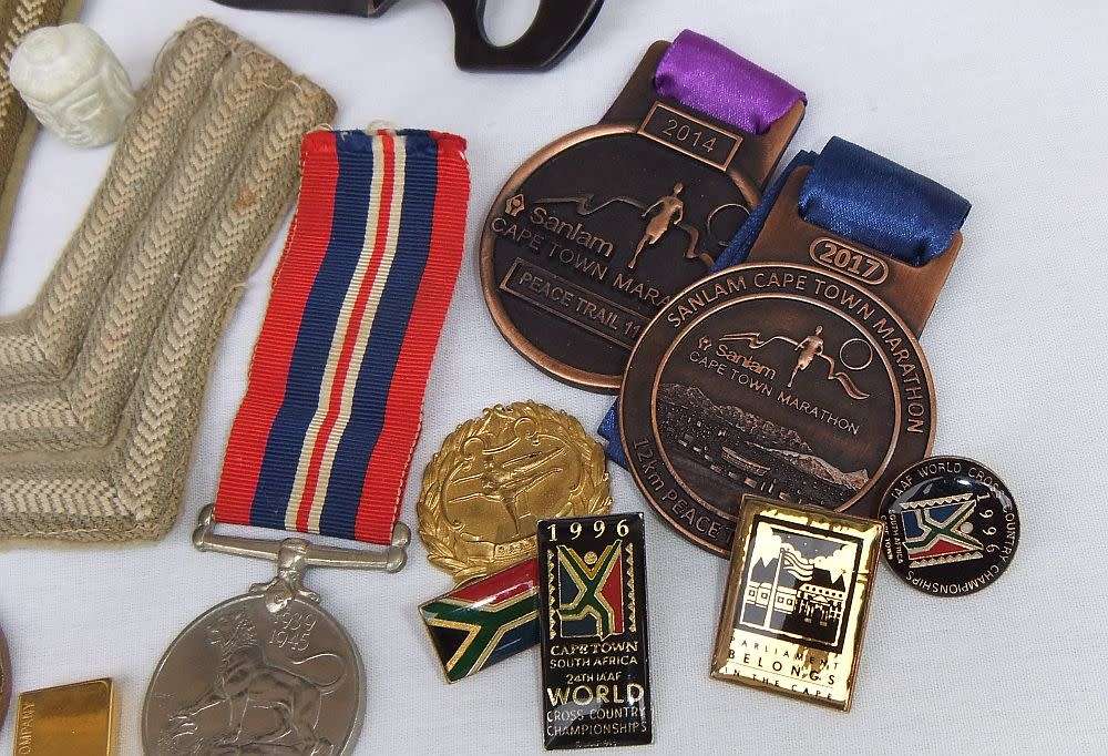 A little joblot of vintage and WW2 era collectables - bid for the lot