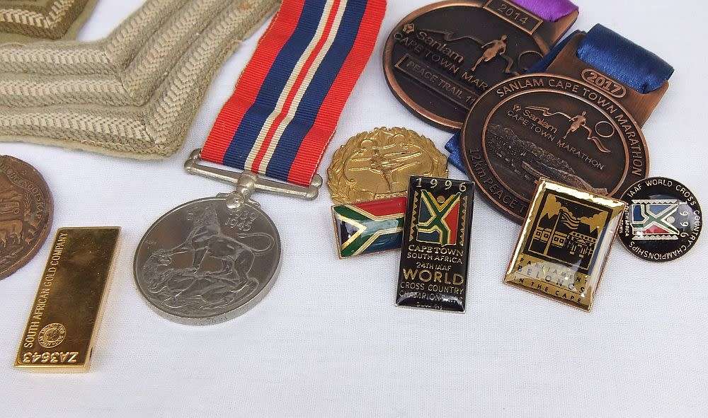 A little joblot of vintage and WW2 era collectables - bid for the lot