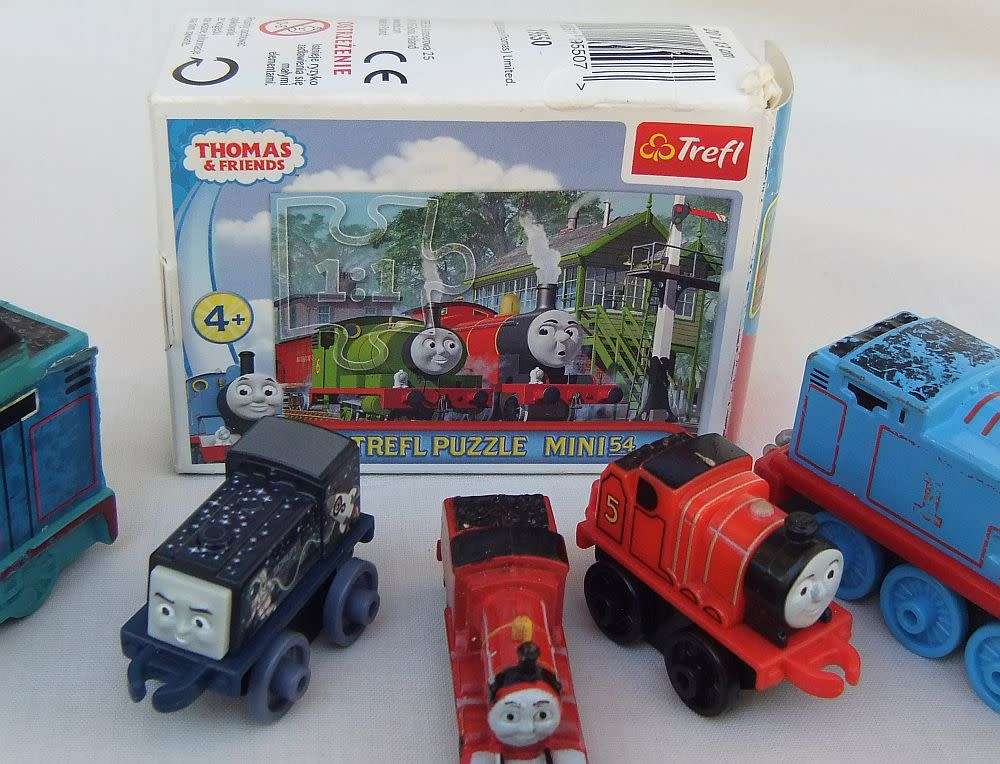 An adorable lot of Thomas the tank engine & friends models plus complete puzzle - Bid for the lot