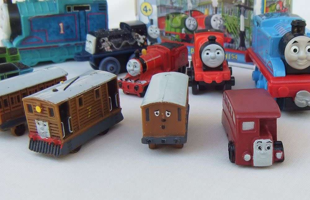An adorable lot of Thomas the tank engine & friends models plus complete puzzle - Bid for the lot
